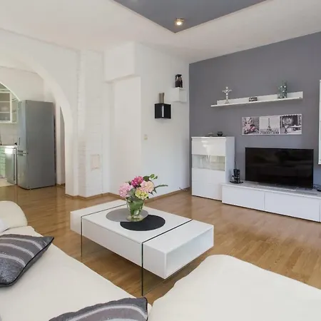 Luis Lejlighed Kaštela